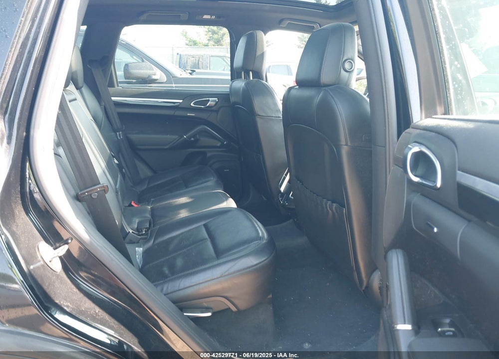 2011 PORSCHE CAYENNE VIN: WP1AA2A21BLA08606