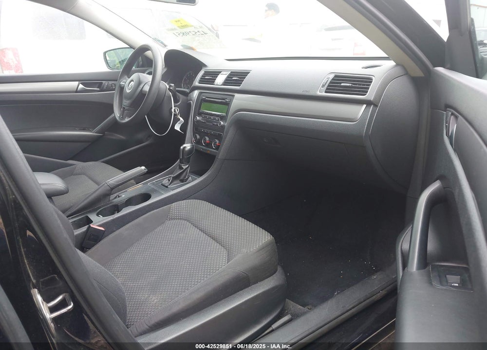 2013 VOLKSWAGEN PASSAT VIN: 1VWAH7A38DC147571