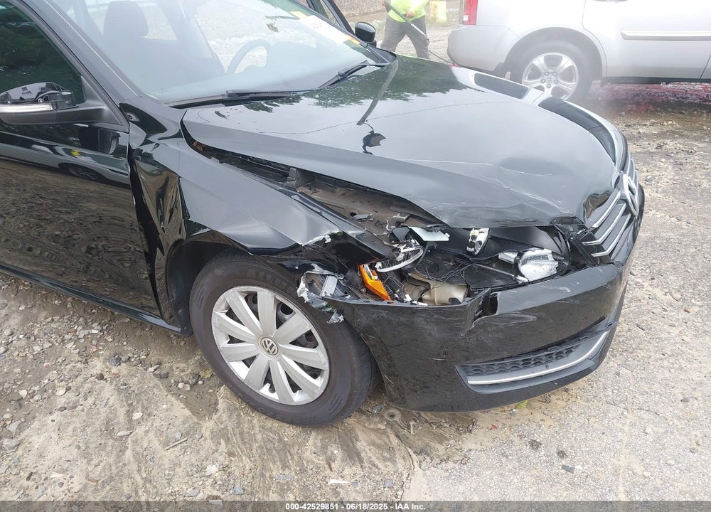 2013 VOLKSWAGEN PASSAT VIN: 1VWAH7A38DC147571