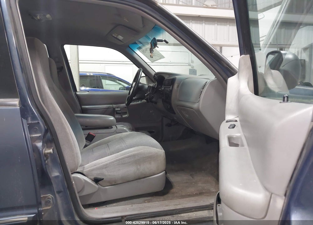 2000 FORD EXPLORER XLS VIN: 1FMZU72X1YZC58027
