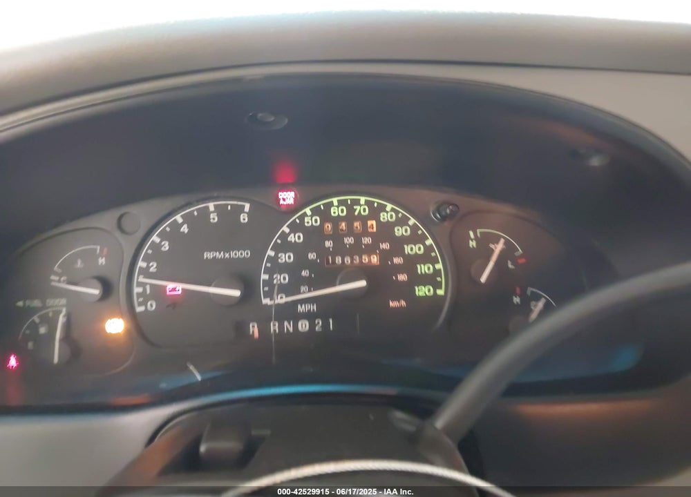 2000 FORD EXPLORER XLS VIN: 1FMZU72X1YZC58027