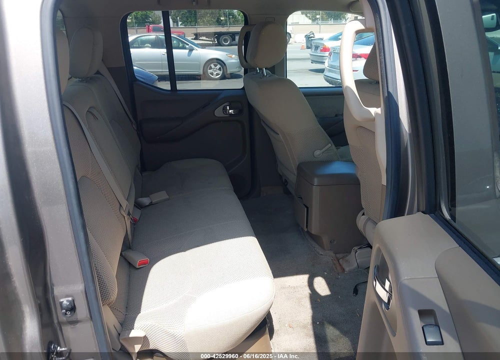 2005 NISSAN FRONTIER LE VIN: 1N6AD07U85C447468