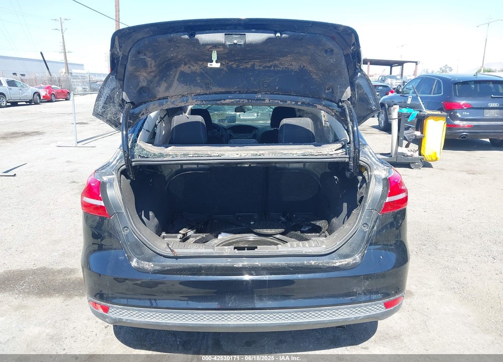 2018 FORD FOCUS VIN: 1FADP3FE9JL303933