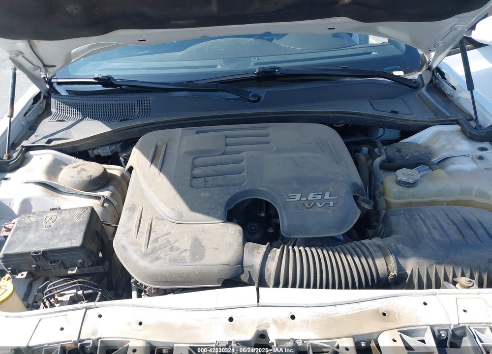 2018 CHRYSLER 300 VIN: 2C3CCABG8JH240225