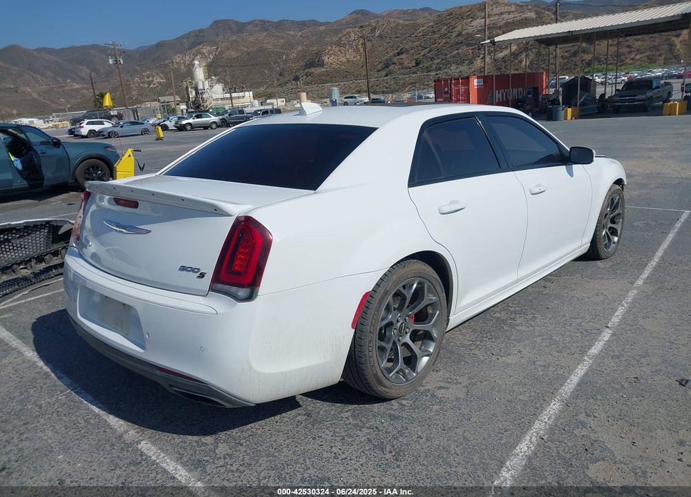 2018 CHRYSLER 300 VIN: 2C3CCABG8JH240225