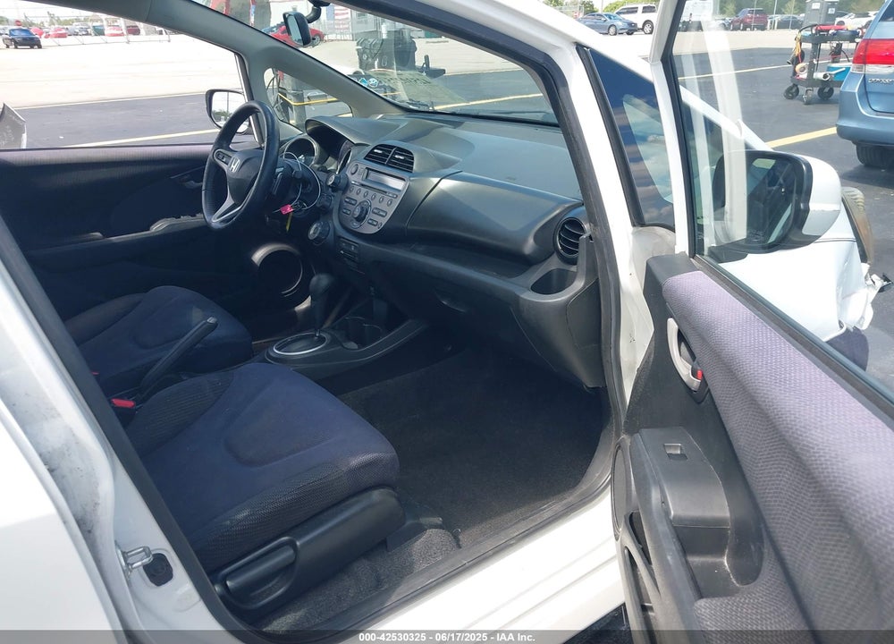 2013 HONDA FIT SPORT VIN: JHMGE8H59DC077693