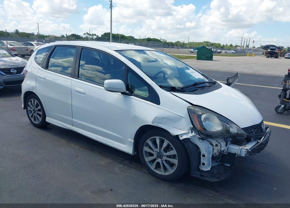 2013 HONDA FIT SPORT VIN: JHMGE8H59DC077693