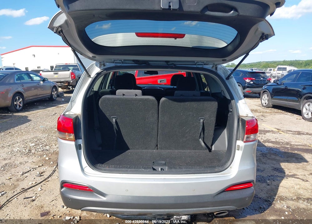 2018 KIA SORENTO VIN: 5XYPG4A30JG381371