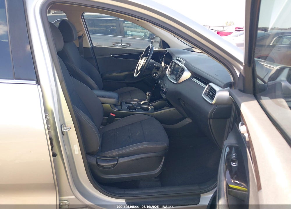 2018 KIA SORENTO VIN: 5XYPG4A30JG381371