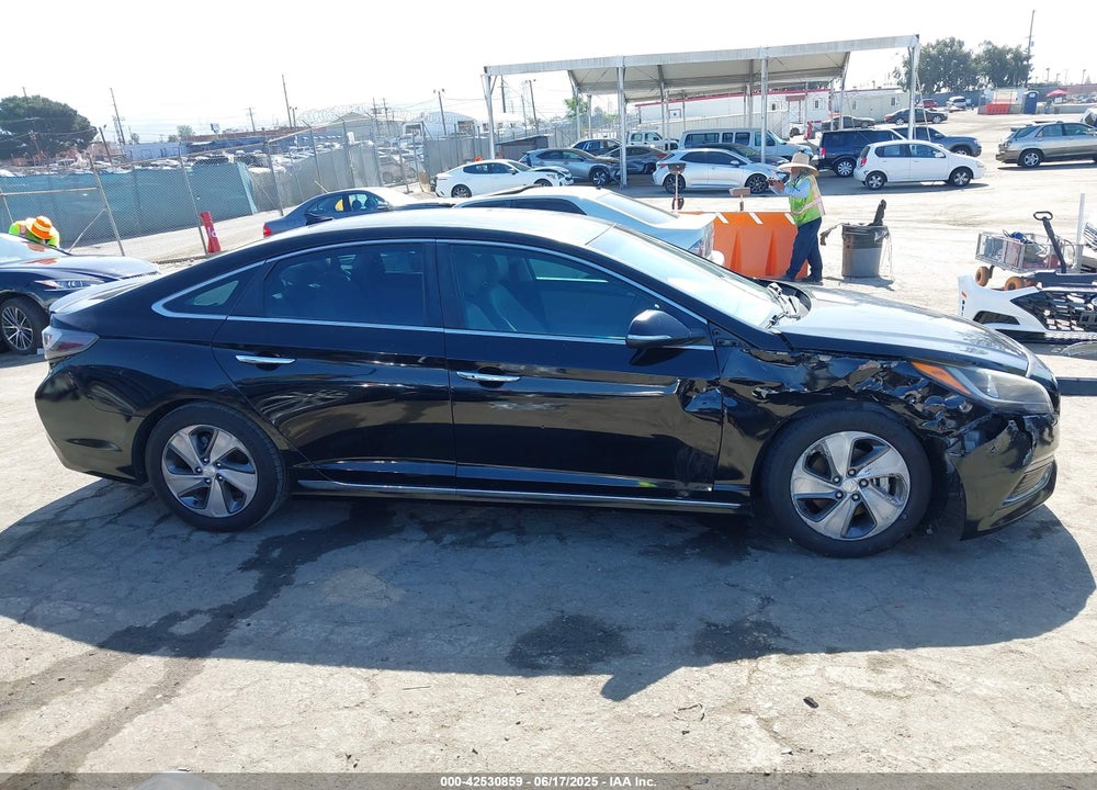2017 HYUNDAI SONATA HYBRID VIN: KMHE34L16HA047012
