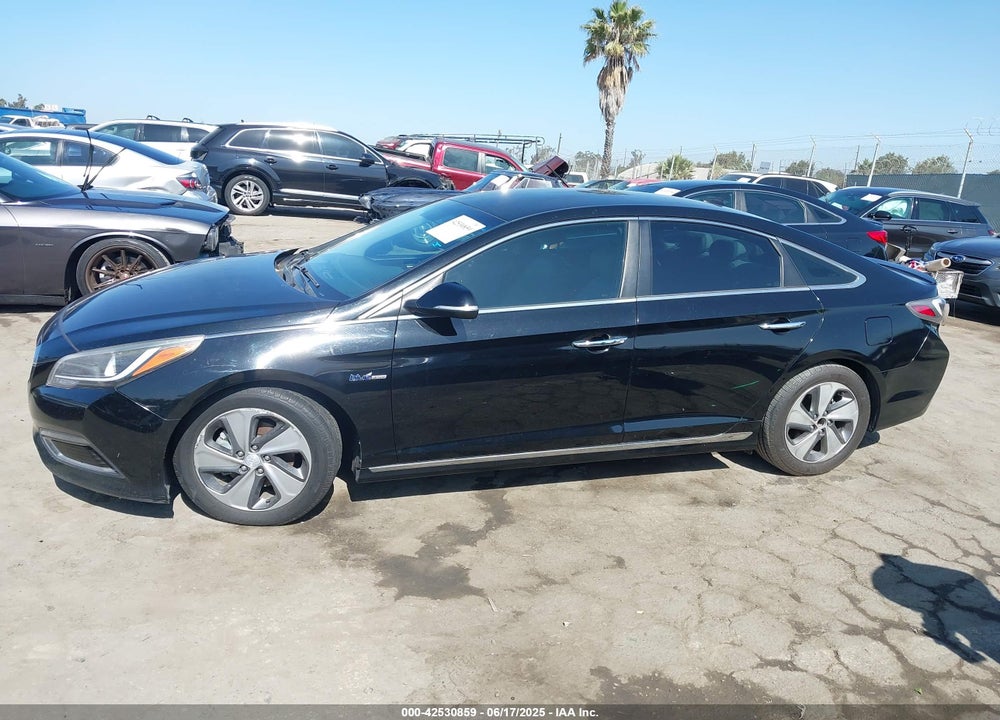 2017 HYUNDAI SONATA HYBRID VIN: KMHE34L16HA047012