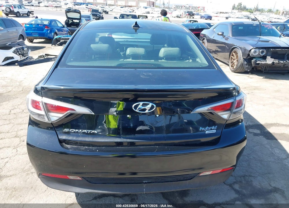 2017 HYUNDAI SONATA HYBRID VIN: KMHE34L16HA047012