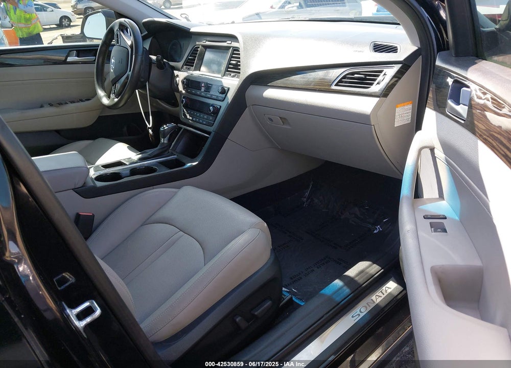 2017 HYUNDAI SONATA HYBRID VIN: KMHE34L16HA047012