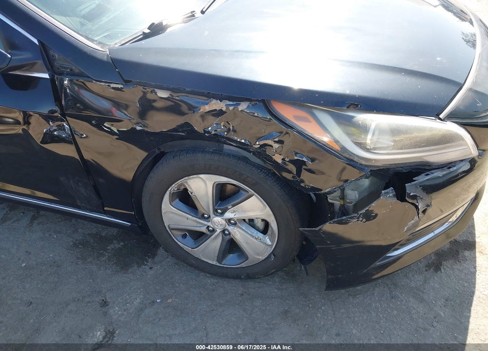 2017 HYUNDAI SONATA HYBRID VIN: KMHE34L16HA047012