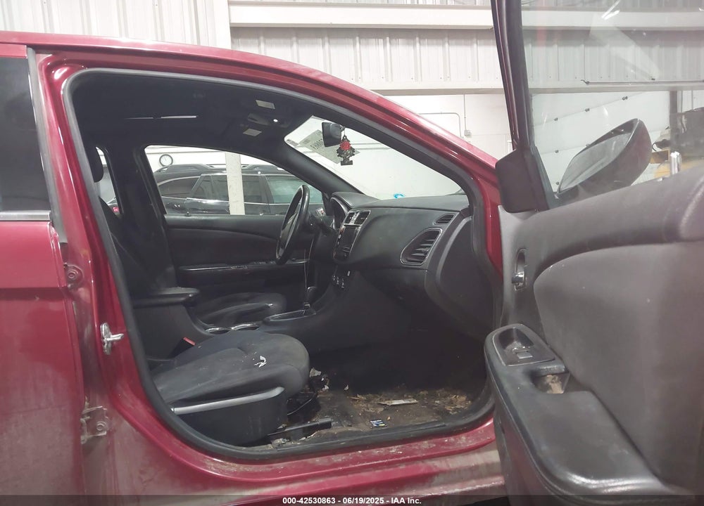 2014 CHRYSLER 200 VIN: 1C3CCBBB6EN119331