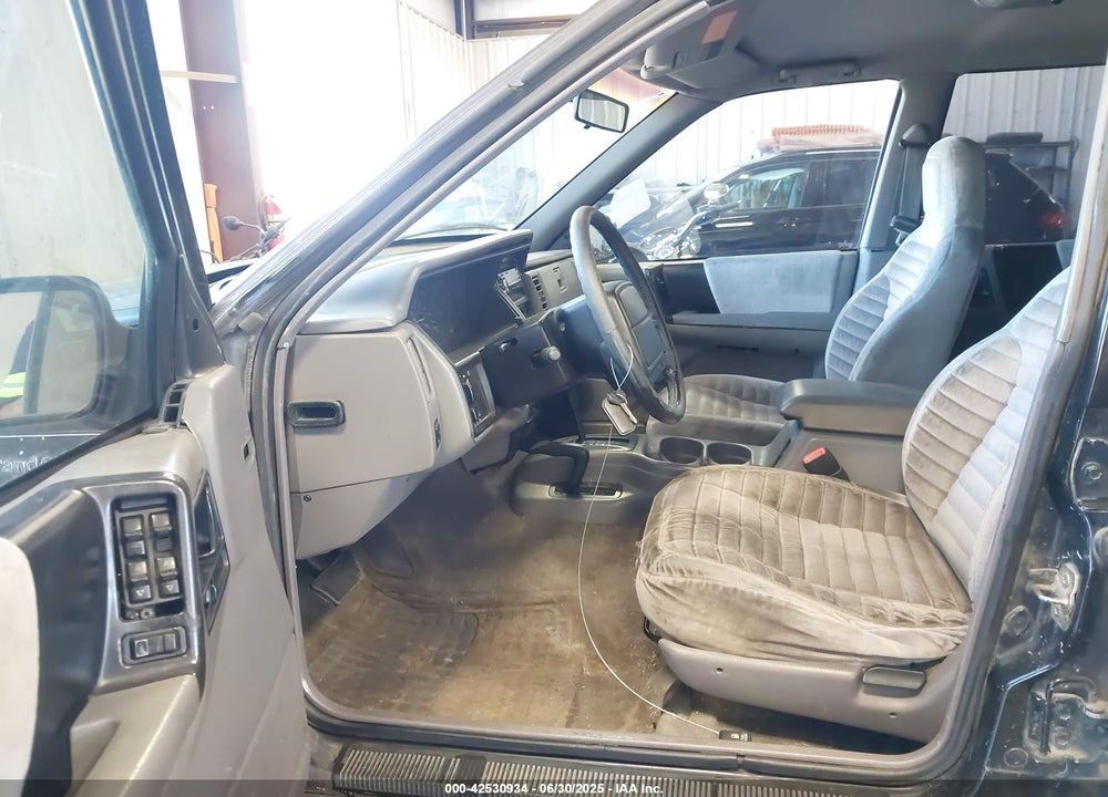 1995 JEEP GRAND CHEROKEE LAREDO VIN: 1J4GZ58Y3SC670696