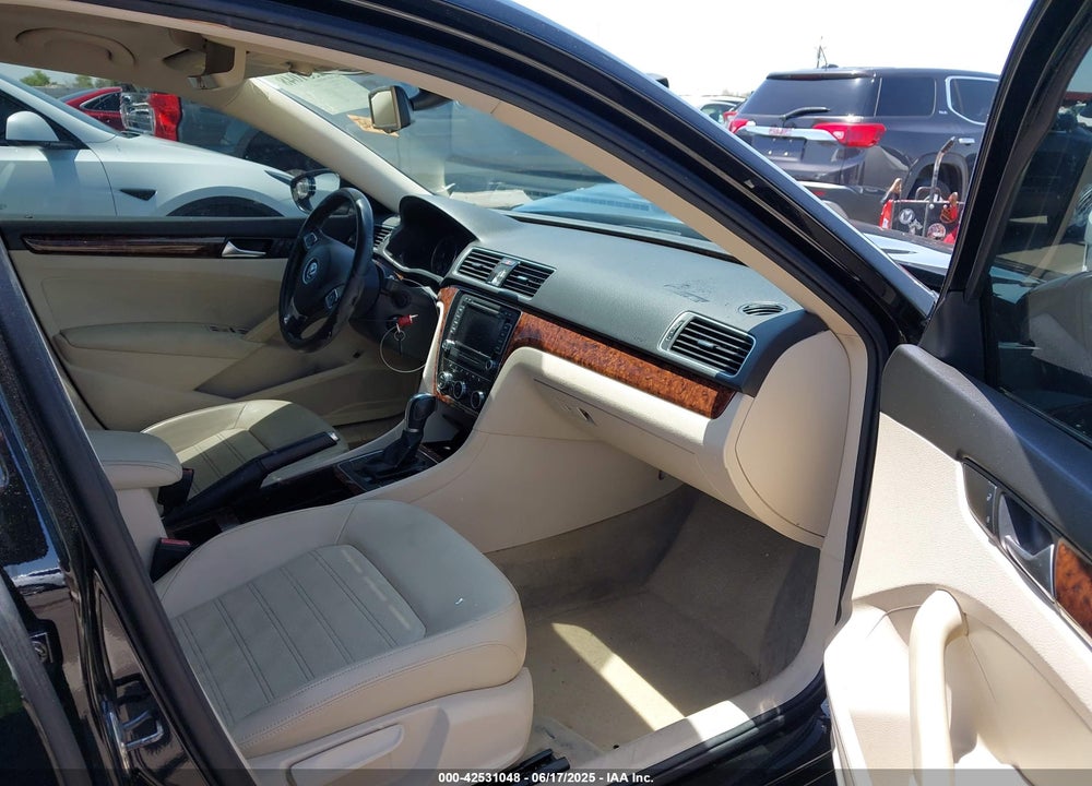 2012 VOLKSWAGEN PASSAT VIN: 1VWCH7A37CC060266
