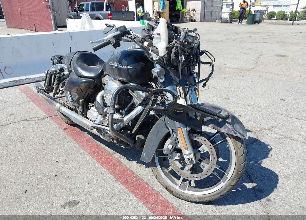 2015 HARLEY-DAVIDSON FLHXS STREET GLIDE SPECIAL VIN: 1HD1KRM33FB668619