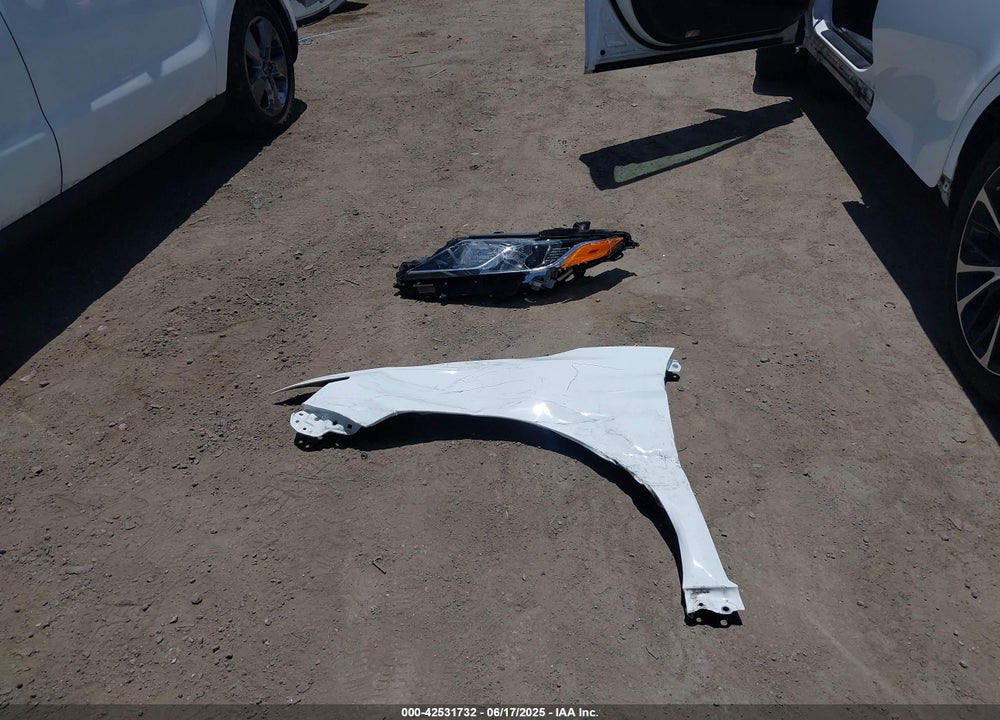 2018 TOYOTA CAMRY VIN: 4T1B11HK5JU007856