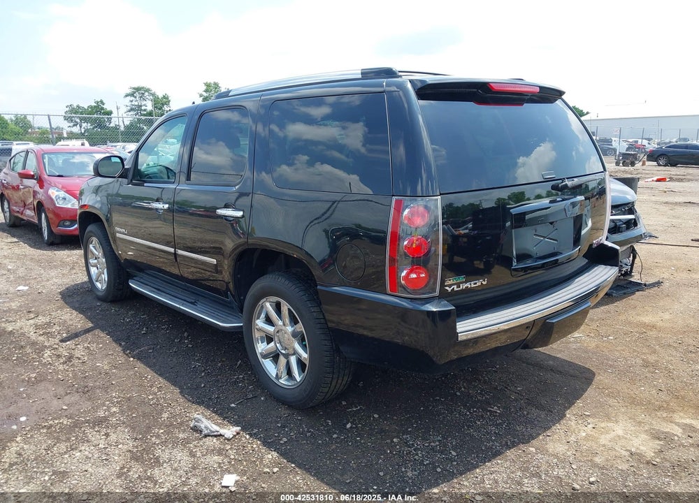 2012 GMC YUKON DENALI VIN: 1GKS2EEF6CR320067
