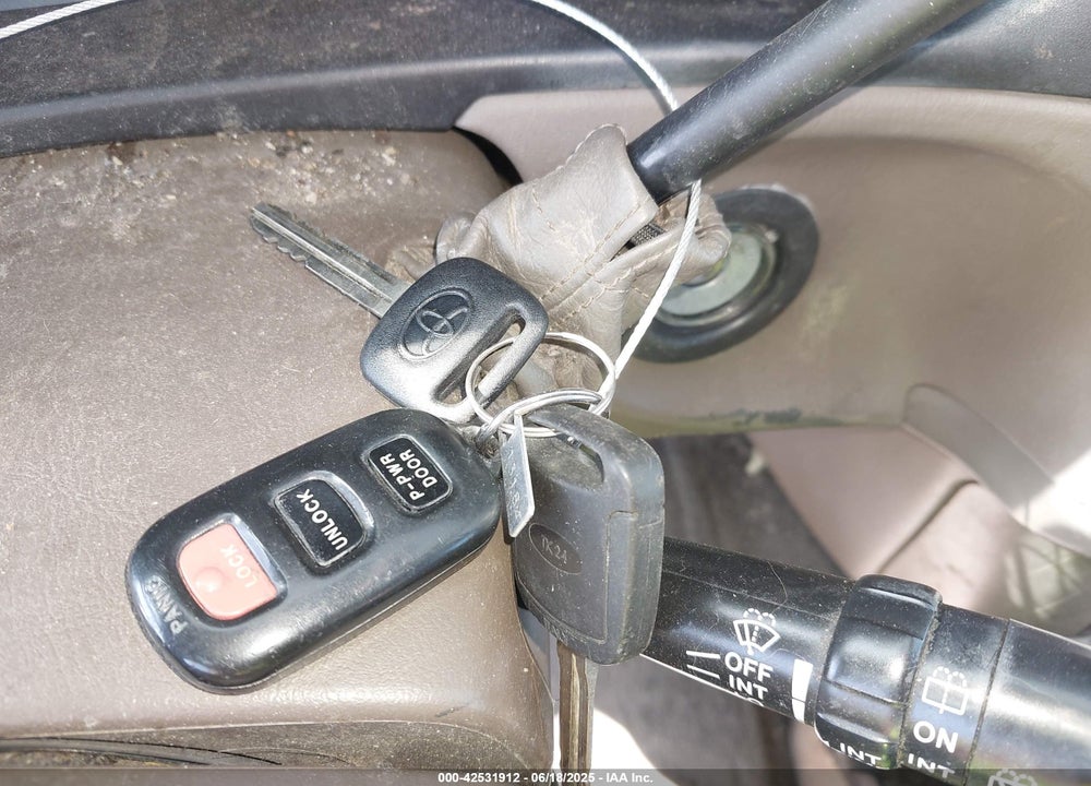 2002 TOYOTA SIENNA XLE VIN: 4T3ZF13C72U419558