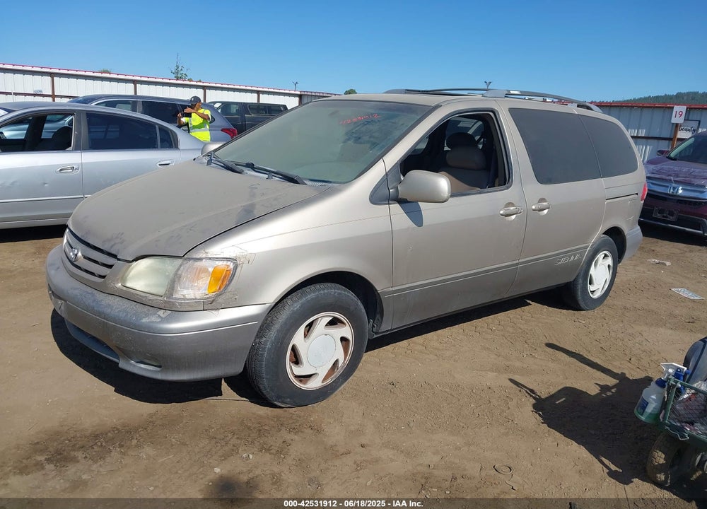 2002 TOYOTA SIENNA XLE VIN: 4T3ZF13C72U419558