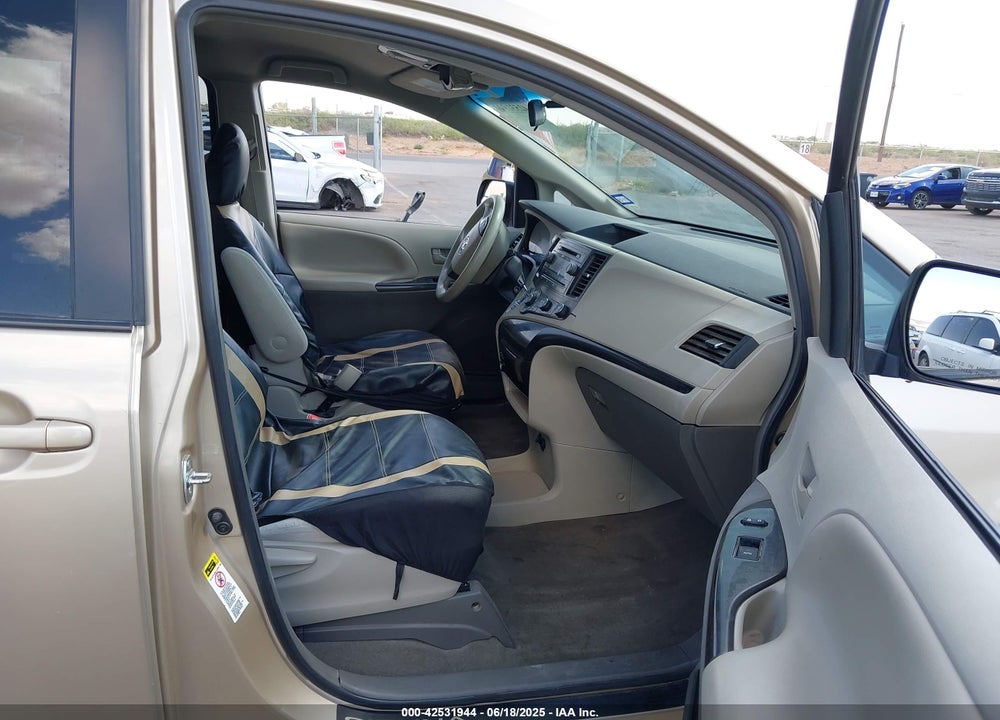 2013 TOYOTA SIENNA LE V6 7 PASSENGER AUTO ACCESS SEAT/LE V6 8 PASSENGER VIN: 5TDKK3DC2DS285764