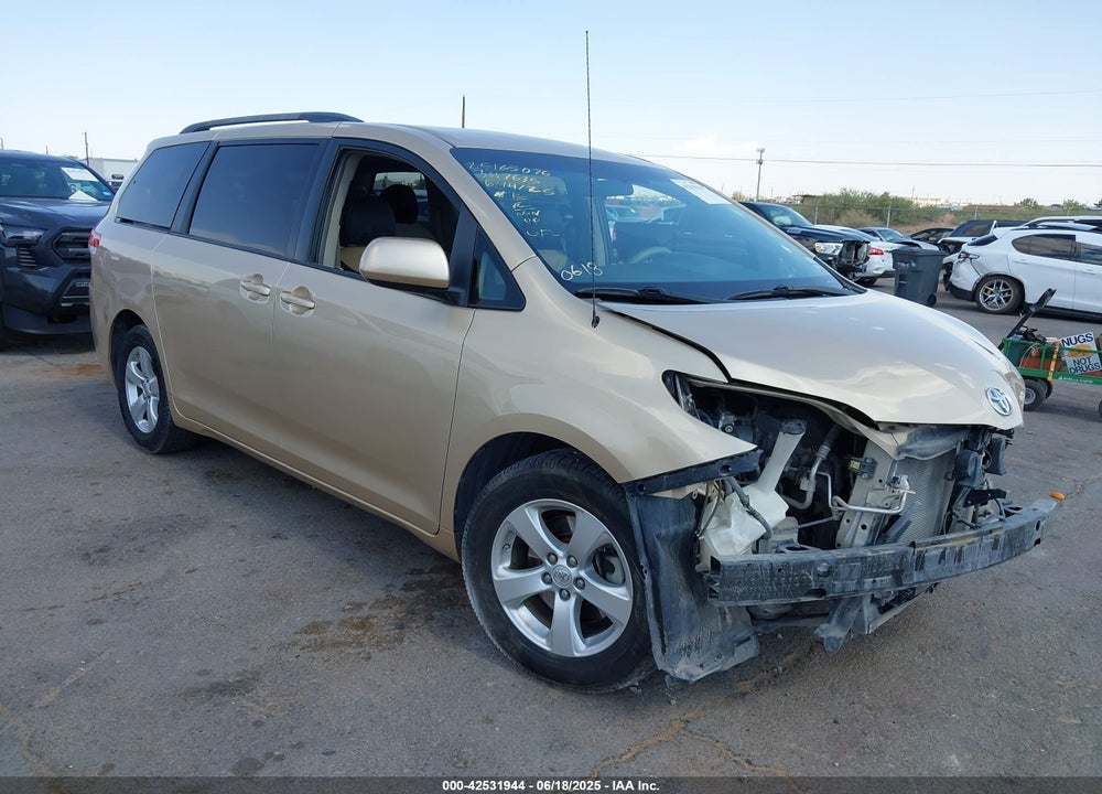 2013 TOYOTA SIENNA LE V6 7 PASSENGER AUTO ACCESS SEAT/LE V6 8 PASSENGER VIN: 5TDKK3DC2DS285764