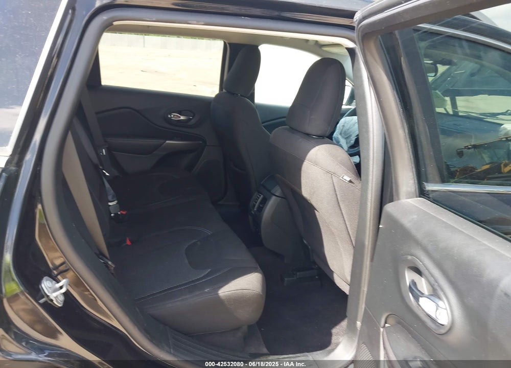 2019 JEEP CHEROKEE VIN: 1C4PJLCB2KD205941