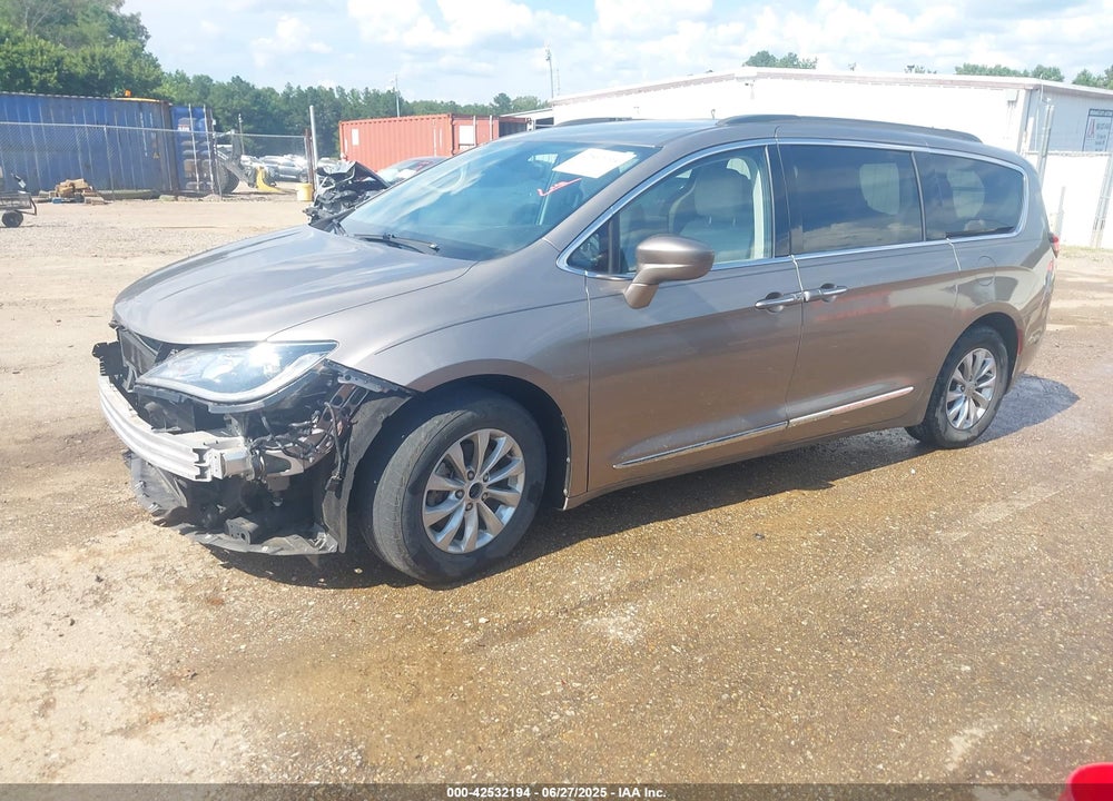 2017 CHRYSLER PACIFICA TOURING L VIN: 2C4RC1BG3HR691654