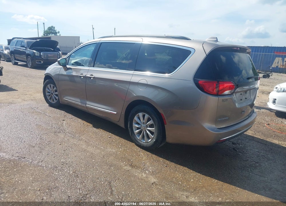 2017 CHRYSLER PACIFICA TOURING L VIN: 2C4RC1BG3HR691654