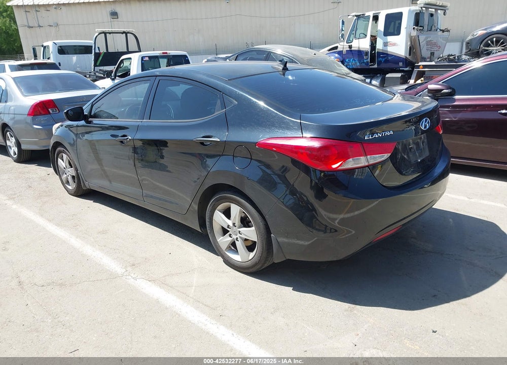 2013 HYUNDAI ELANTRA VIN: 5NPDH4AE1DH239917