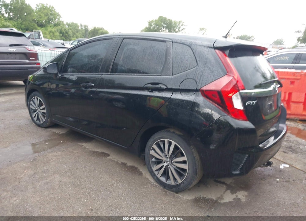 2015 HONDA FIT VIN: 3HGGK5H83FM769518