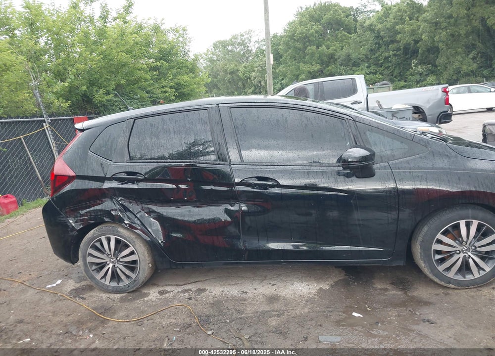 2015 HONDA FIT VIN: 3HGGK5H83FM769518