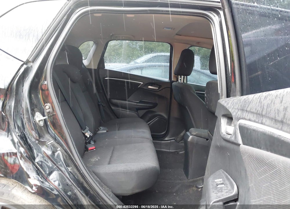 2015 HONDA FIT VIN: 3HGGK5H83FM769518