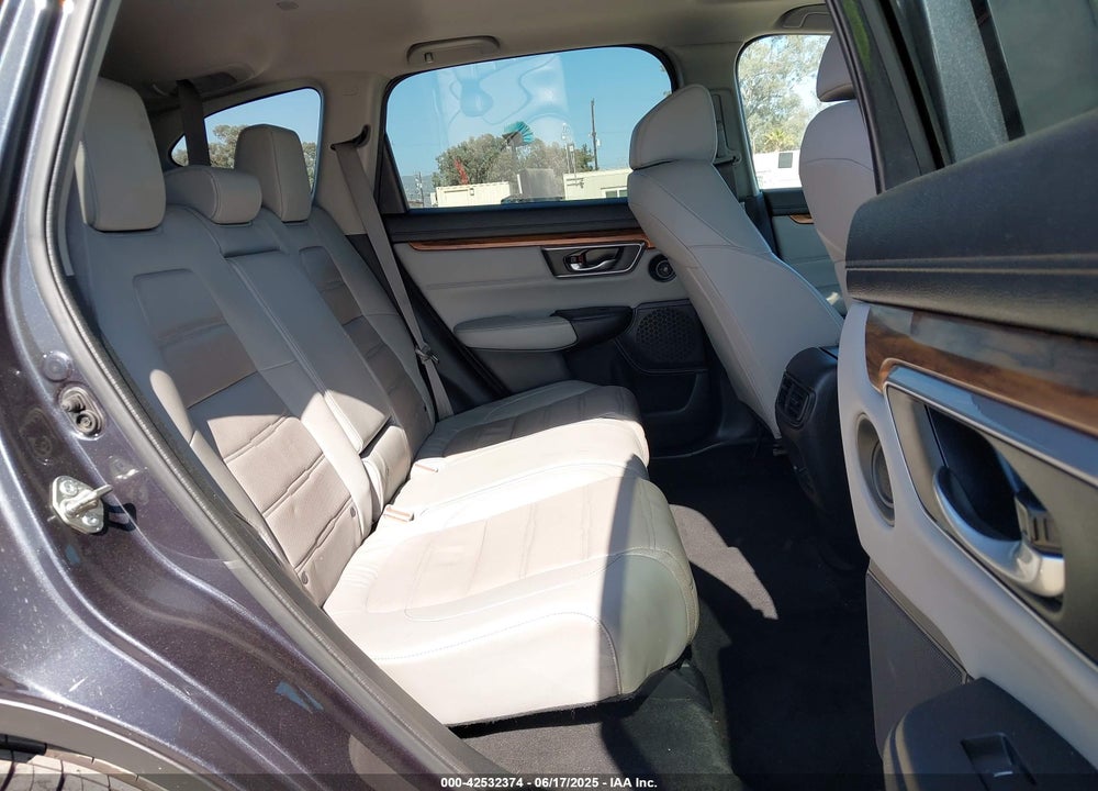 2017 HONDA CR-V VIN: 7FARW1H8XHE015838