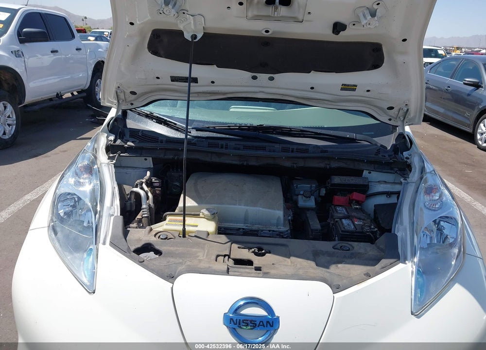 2017 NISSAN LEAF VIN: 1N4BZ0CP1HC304381