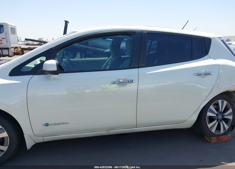 2017 NISSAN LEAF VIN: 1N4BZ0CP1HC304381