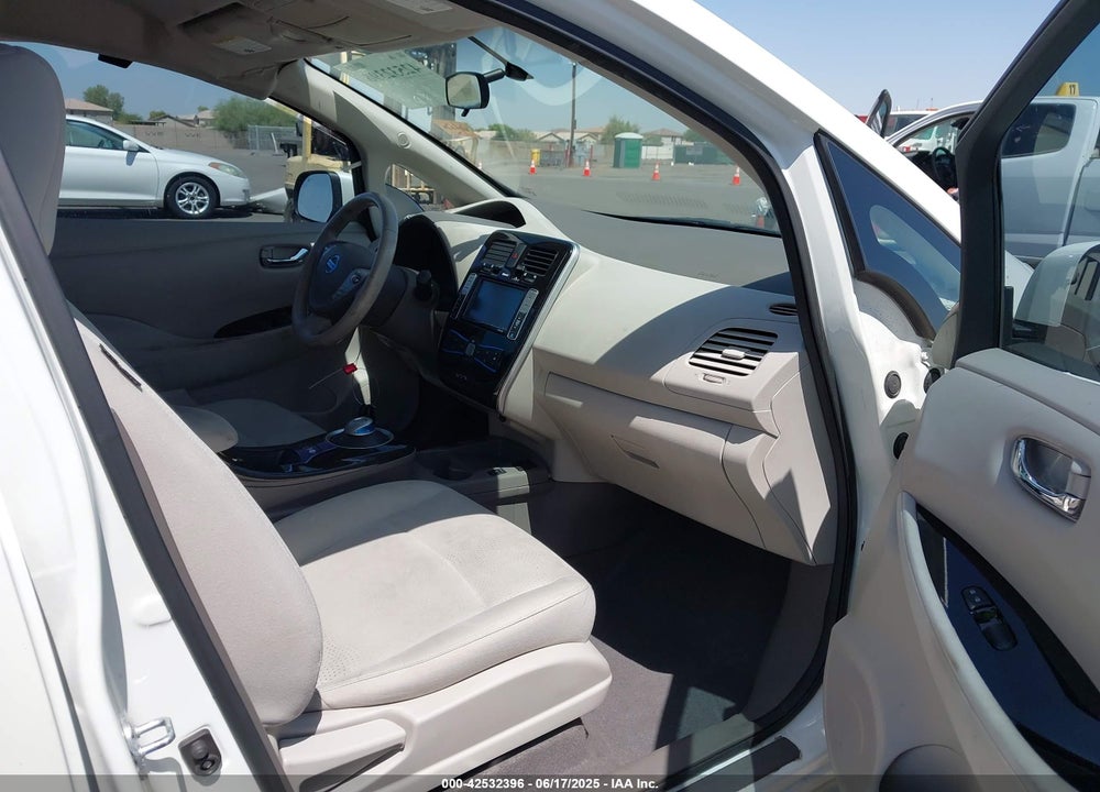 2017 NISSAN LEAF VIN: 1N4BZ0CP1HC304381