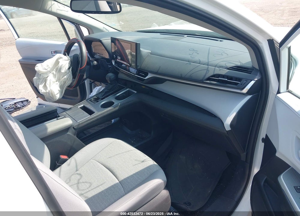 2025 TOYOTA SIENNA LE VIN: 5TDBRKEC0SS232921