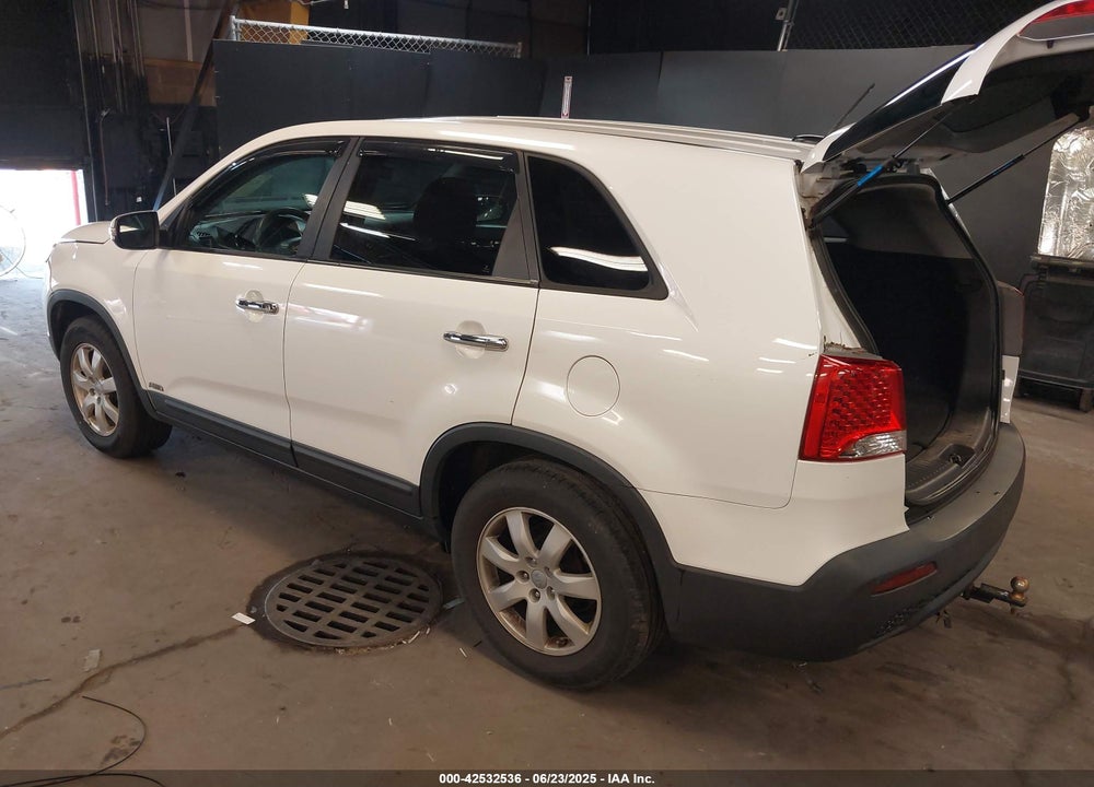 2013 KIA SORENTO LX VIN: 5XYKTCA61DG332775