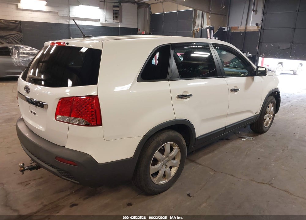 2013 KIA SORENTO LX VIN: 5XYKTCA61DG332775