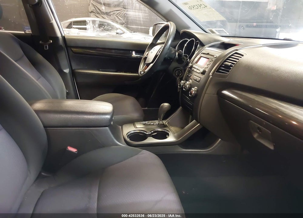 2013 KIA SORENTO LX VIN: 5XYKTCA61DG332775