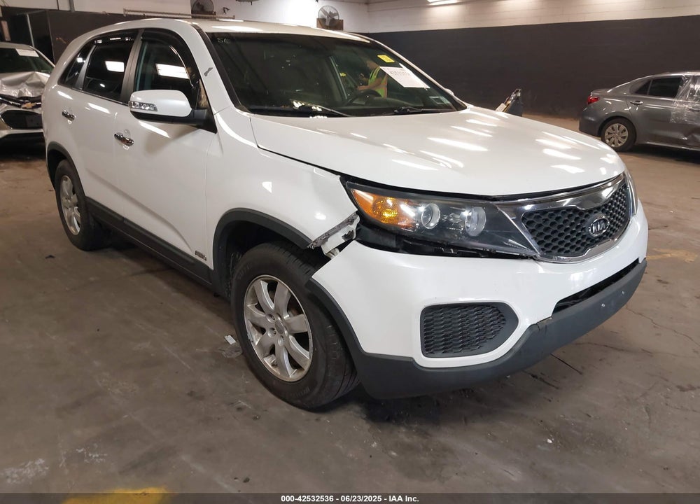 2013 KIA SORENTO LX VIN: 5XYKTCA61DG332775