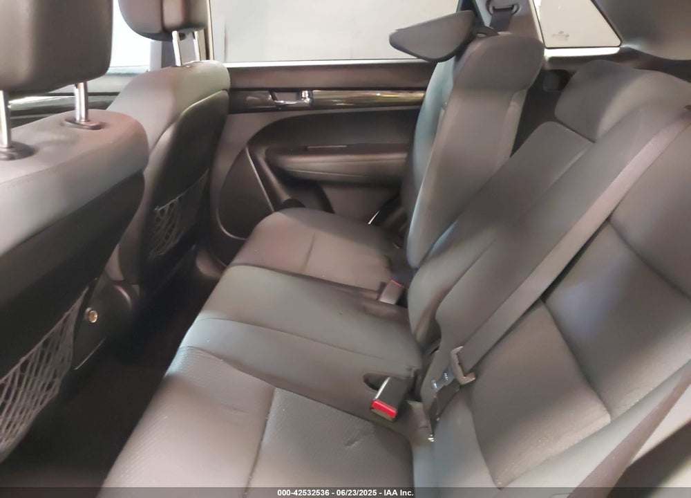 2013 KIA SORENTO LX VIN: 5XYKTCA61DG332775