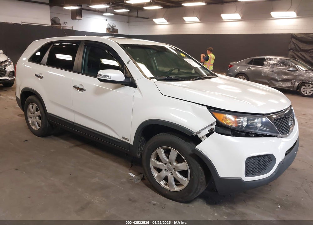 2013 KIA SORENTO LX VIN: 5XYKTCA61DG332775