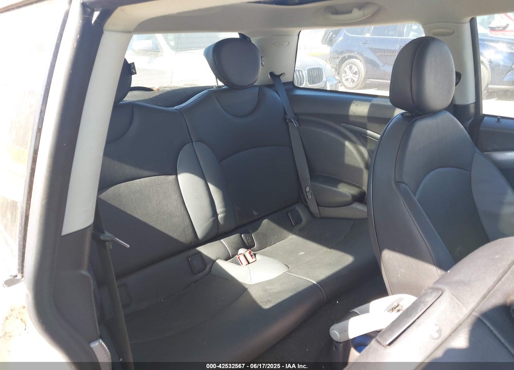 2007 MINI COOPER S VIN: WMWMF73537TL92266