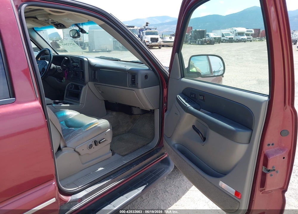 2003 CHEVROLET SUBURBAN 1500 LT VIN: 1GNFK16Z73J201741