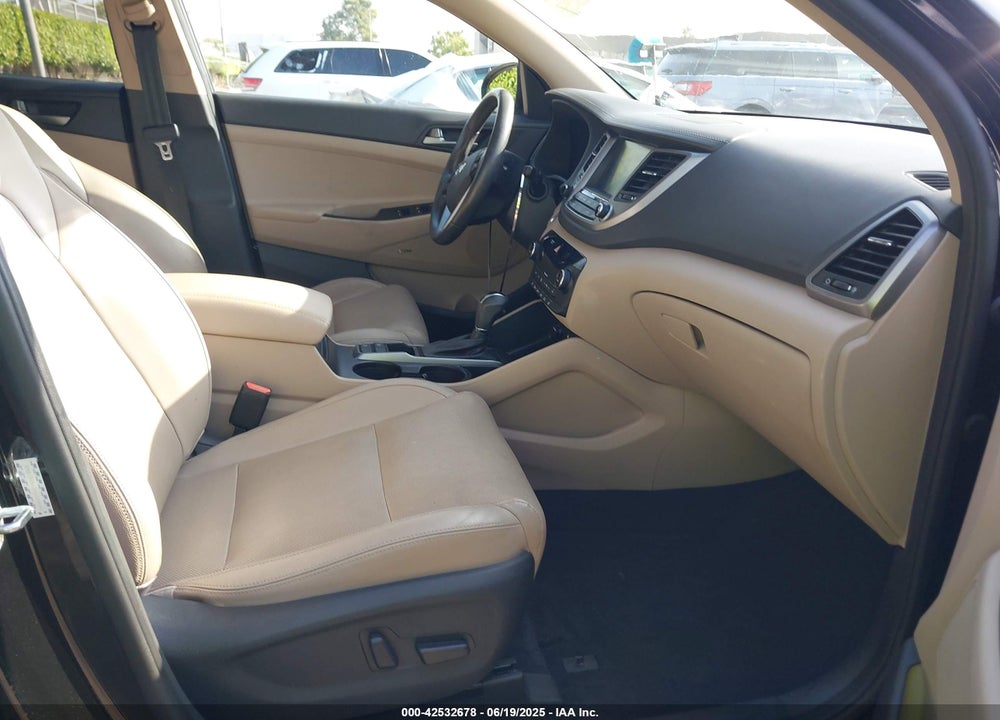 2017 HYUNDAI TUCSON SE PLUS VIN: KM8J33A43HU403694