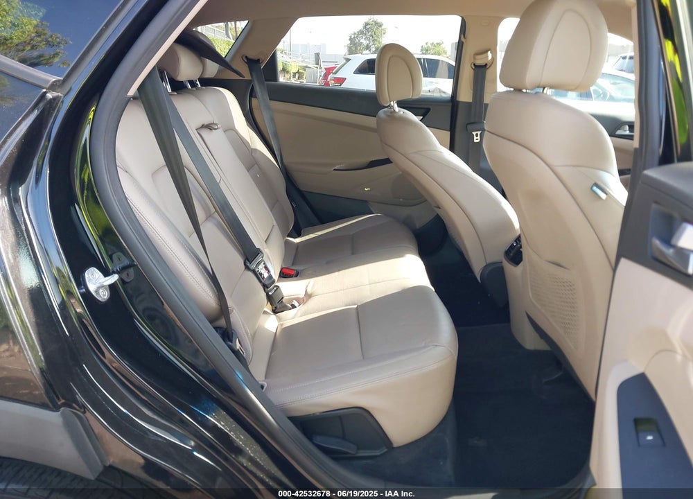 2017 HYUNDAI TUCSON SE PLUS VIN: KM8J33A43HU403694